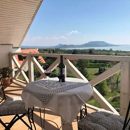 Casa de Férias Ronyhome Balatongyörök